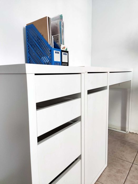 Birou si comoda cu rotile Ikea Micke pentru copii