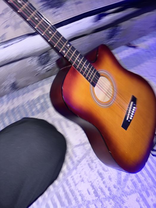 Гитара 25 мынға , сос зор с чехлом