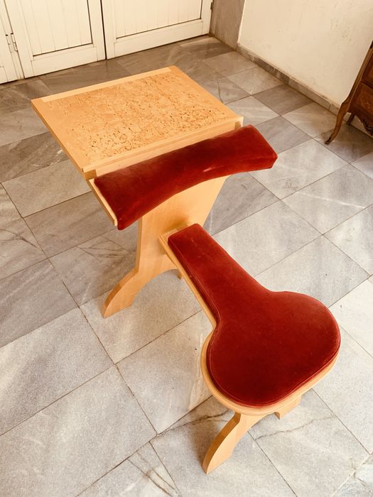 Ергономичен дървен стол / kneeling chair с регулируема поставка