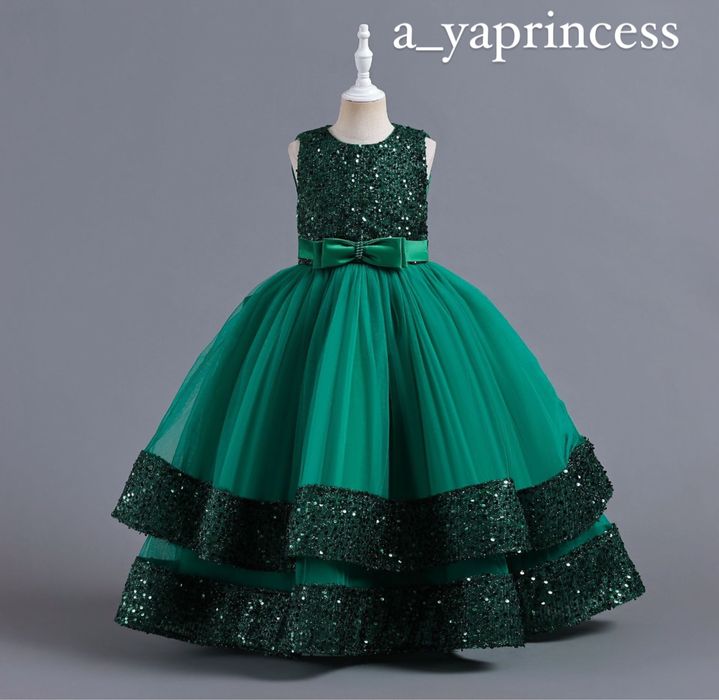 Нарядное платье для девочек состояние новое