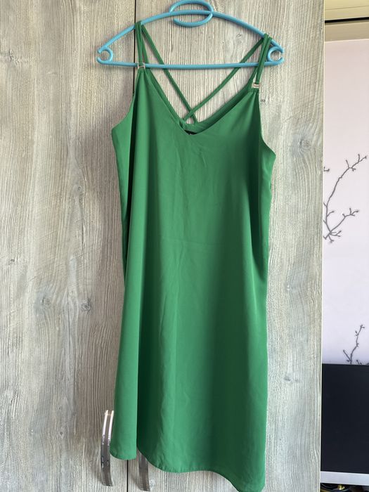 Ментово зелена рокля