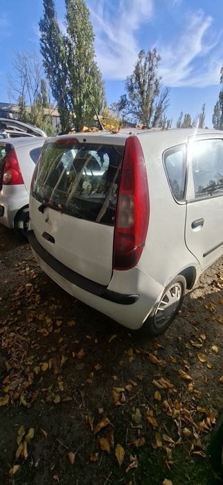 Dezmembrez Mitsubishi Colt 1.1 B 2005