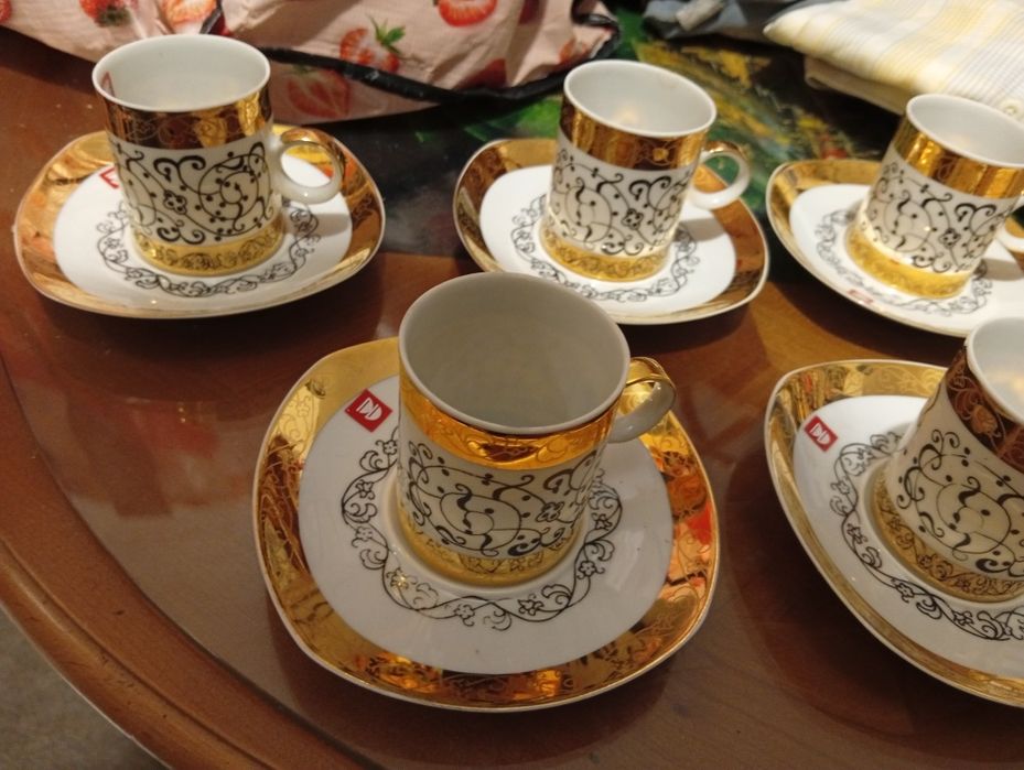 Сервиз кафе фин порцелан български с позлата