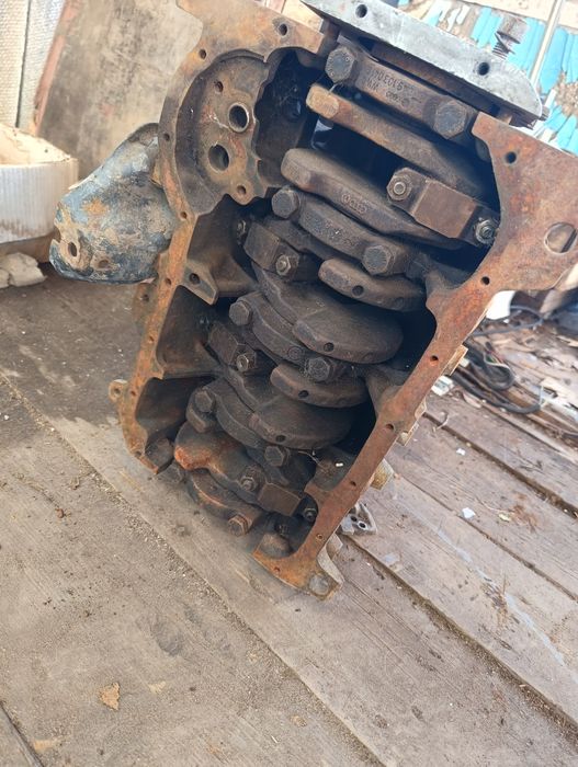 Блок цилиндров Audi 80 B3 2л