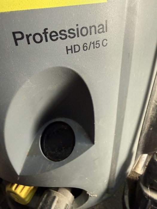 Продается Karcher Professional HD 6/15C. Б/у. В отличном состоянии.