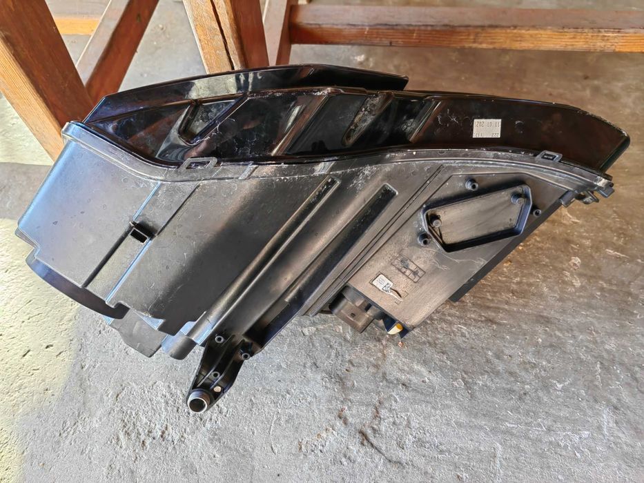 Фар Skoda Karoq H7 + LED десен / Фар Шкода Карок Оригинален