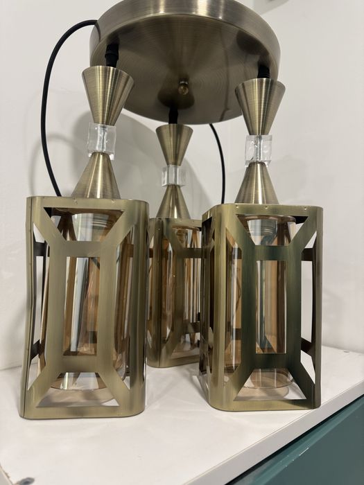 Продам люстру светильник