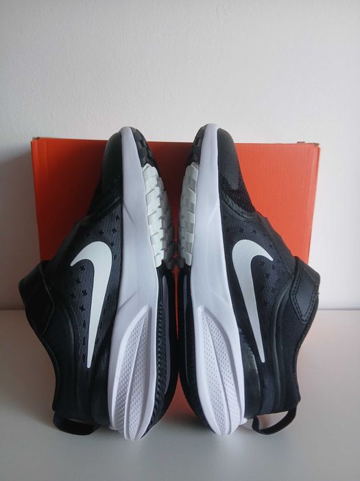 Adidasi nike noi  marime 33