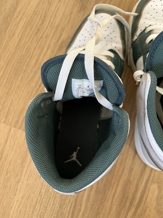 Air Jordan 1 Mid  marimea 38.5