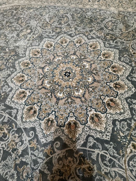 Продается палас в хорошим состоянии как новая