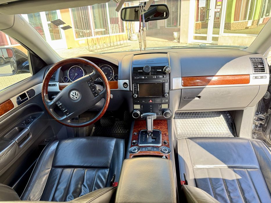 Vând WV Touareg 3.0 TDI in stare impecabilă