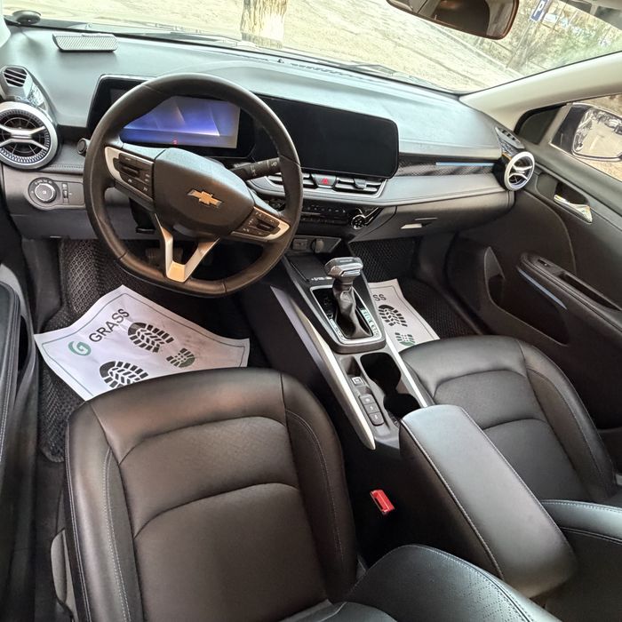 Yashi uzim xaydaganman salondan olib