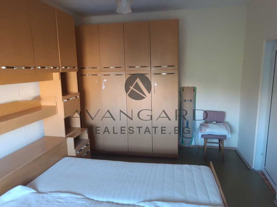 Продава се Тристаен апартамент в Пловдив, Христо Смирненски - 82 кв.м за 1804 €/кв.м - Снимка #2
