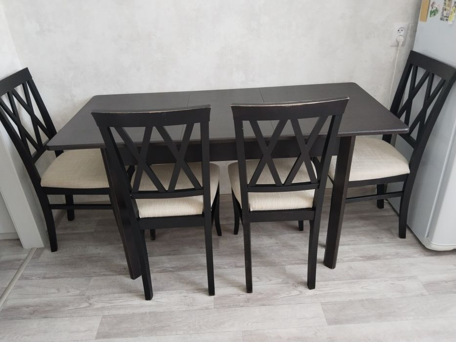 Продам раздвижной  стол и стулья