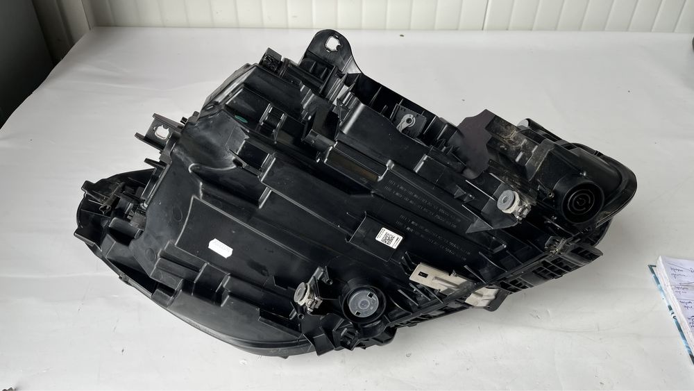 2 броя десен и 2 броя ляв фар BMW 1 F40 2020-