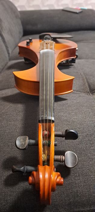 Vând vioară electrică