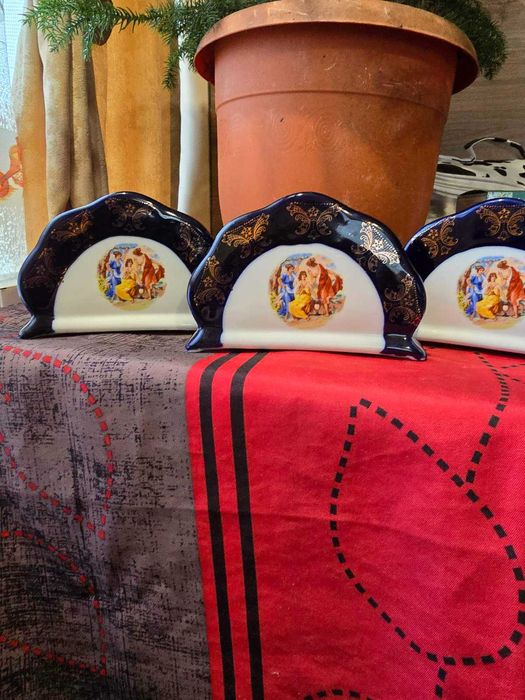 Порцеланови пепелници, салфетници и солници