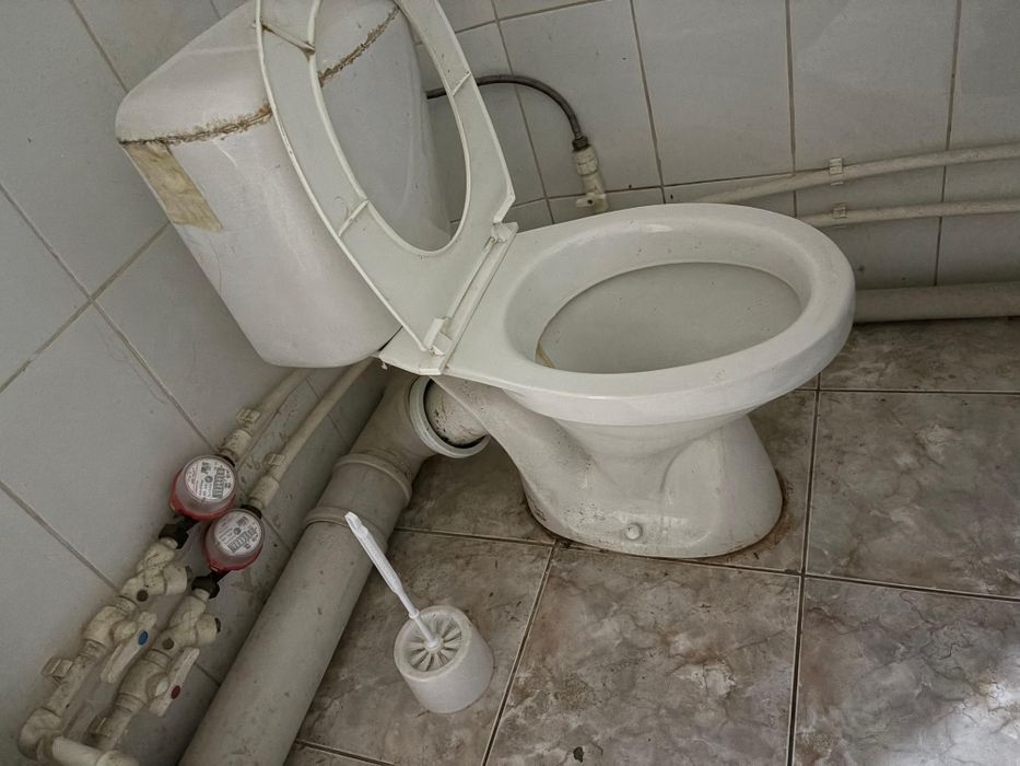 Диван кресло стулья дверь унитаз