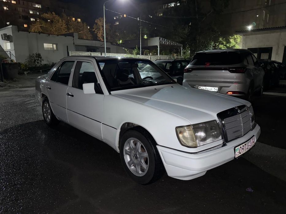 Мерседес 124 е200 в хорошем состояний