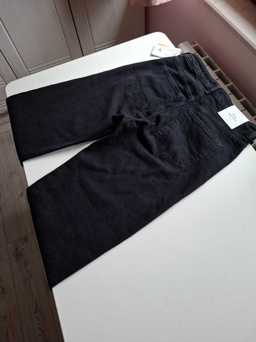 Чисно нови черни дънки на H&M с широк прав крачол