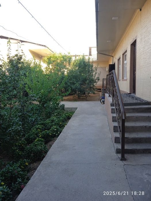 Продаётся ДОМ.Яшнобод.6.ком.7сотх. . Рисивый.