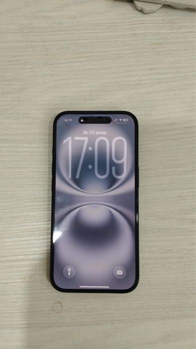 продам срочно Айфон 16