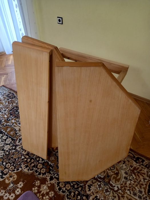 Кухненска маса осмоъгълна