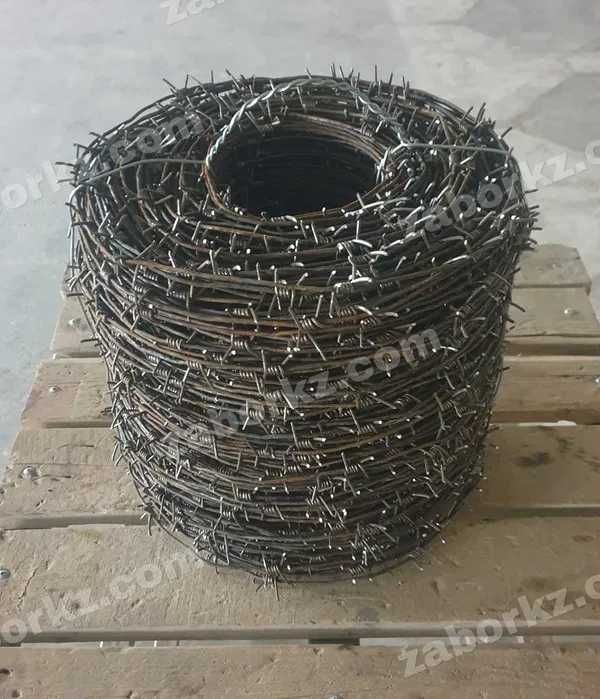 Колючая проволока от производителя.