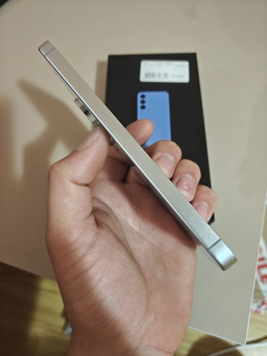 Samsung Galaxy S24 FE 128GB in cutie