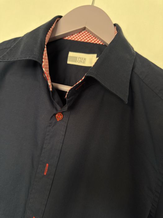 Camasa blaumarin cu nasturi rosii