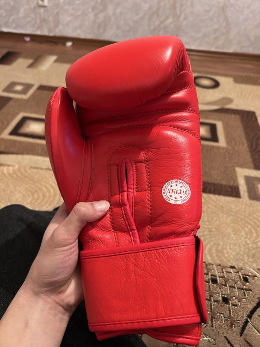 Боксерские перчатки