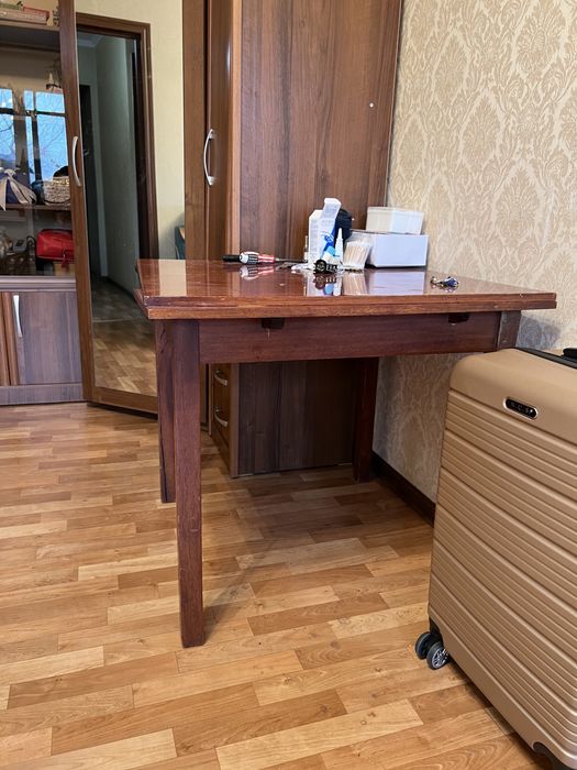 Продам стол 10000