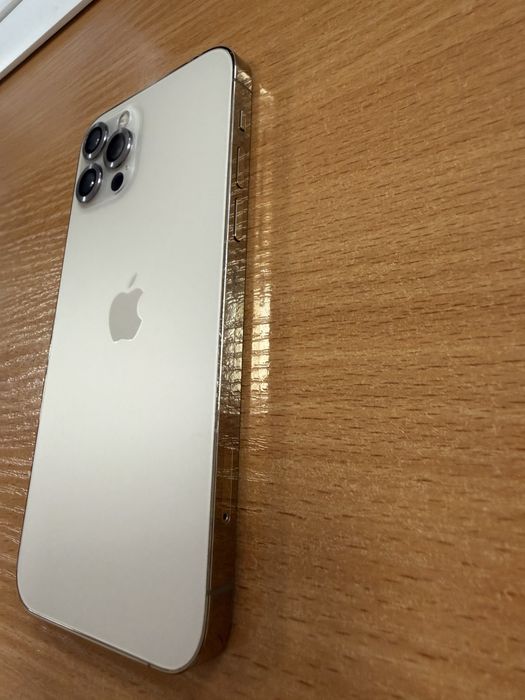 Продам IPhone 12 Pro. Коробка есть.