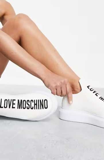 Sneakers Love Moschino masura 38 redus 70 %
