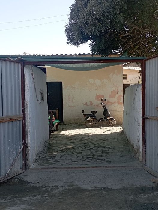 Бухоро вилояти Когон Шахарида ховли сотилади