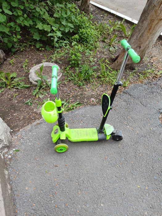 Продам яркий самокат