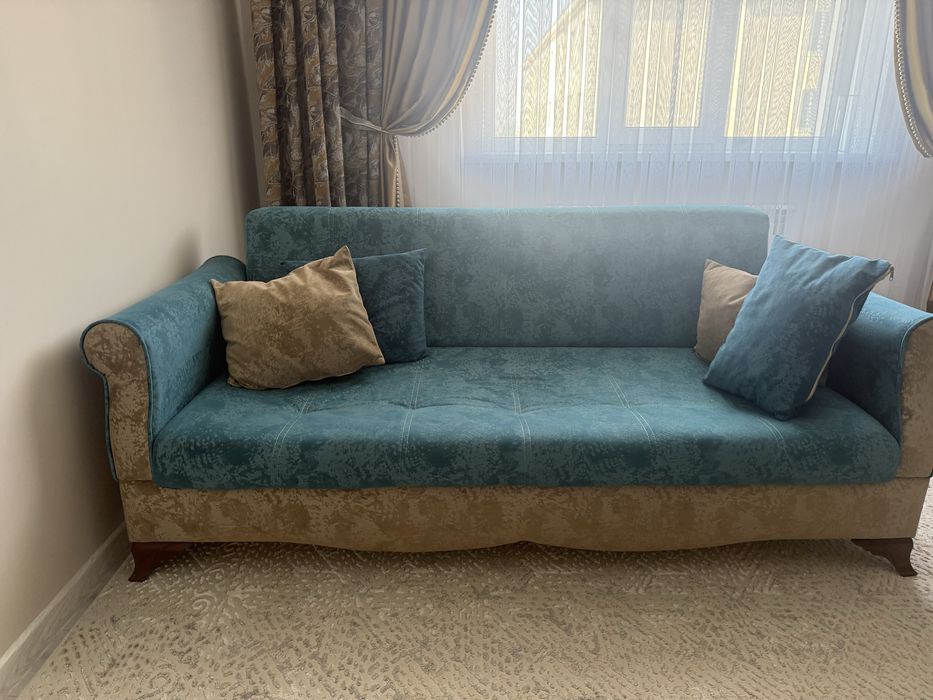 Продается диван в хорошеем состоянии