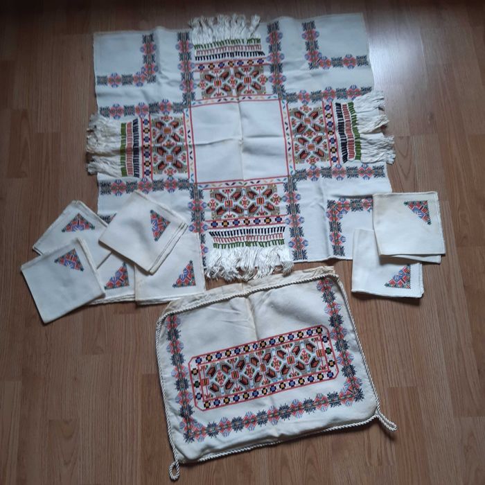Ръчна бродерия - комплект от 9 части