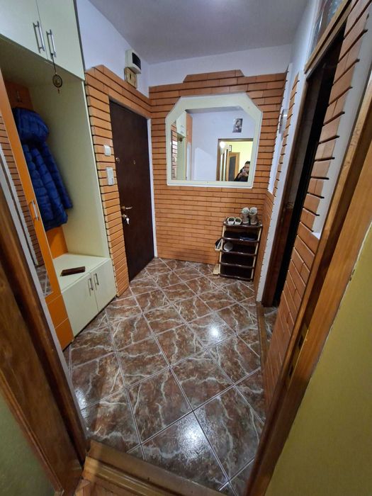 Inchiriez apartament 2 camere Caracal zona Gării