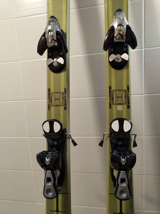 Ски Scott USA с автомати