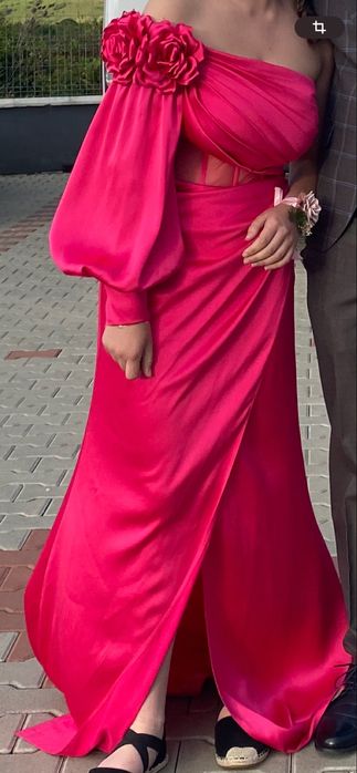 Vand rochie crepata pe picior