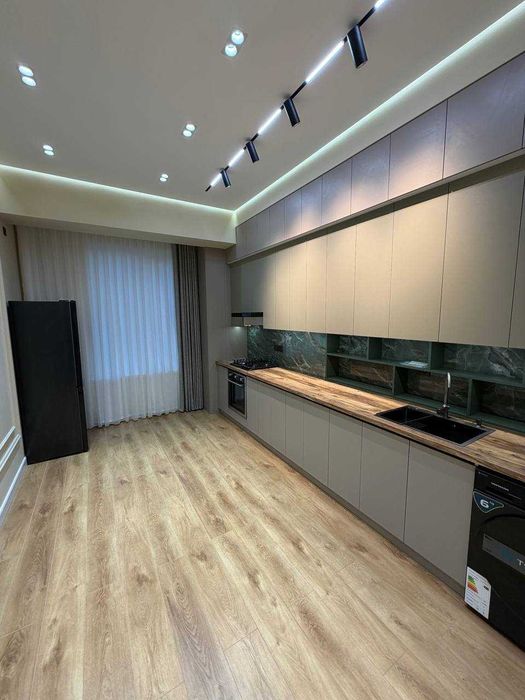 СРОЧНО !! Продается квартира  Яшнабаде 3/7/13 (106 кв/м) ЖК Aviasozlar