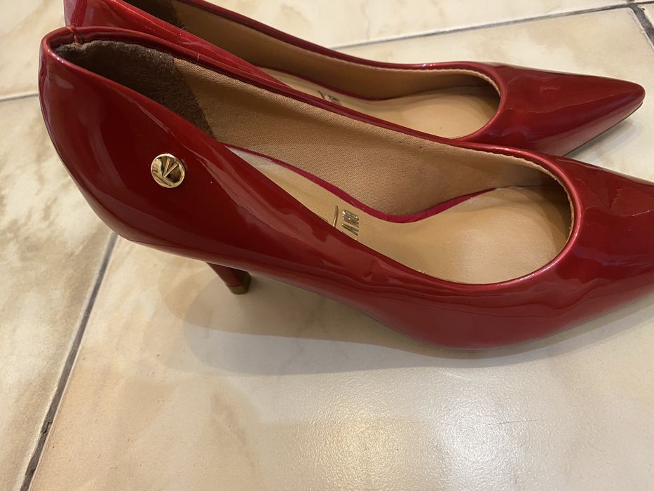 Женские бордовые туфли