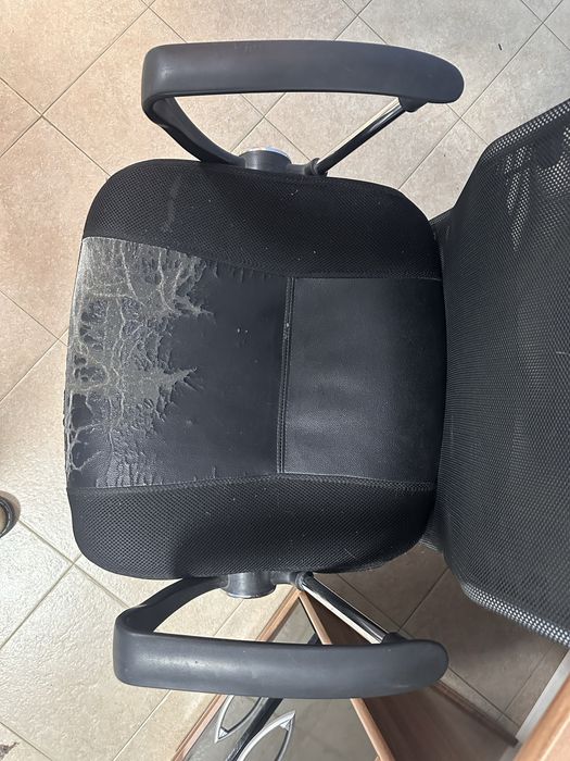 Офис стол с люлеещ механизъм