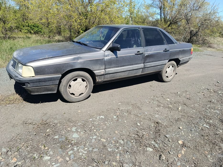 Продам Ауди 200 1.8