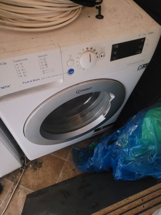 Masina automata Indesit