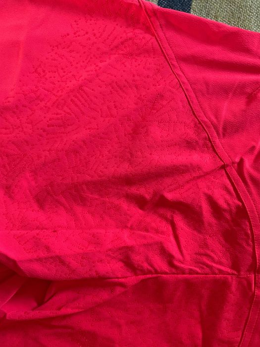 Нови дамски трекинг шорти и сърф бански от Nike & Rip Curl