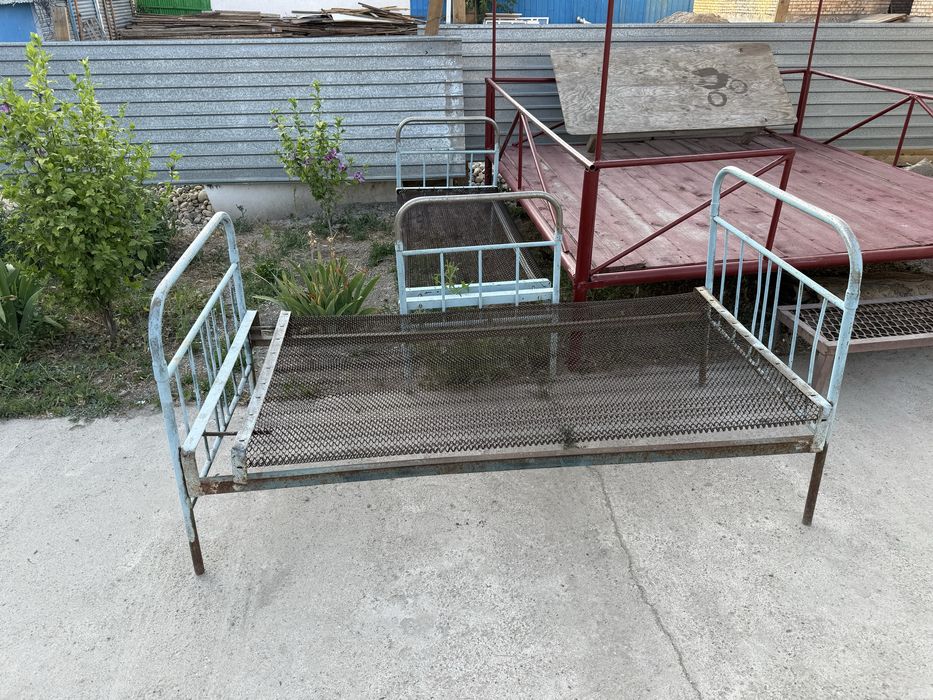 Кровать б/у продаю