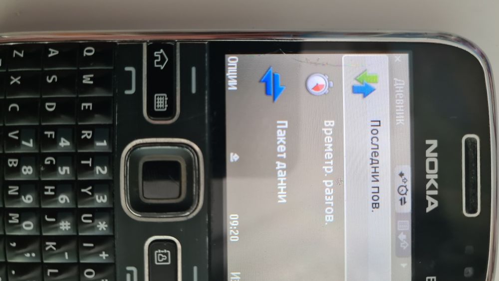 Nokia E72 и зарядно