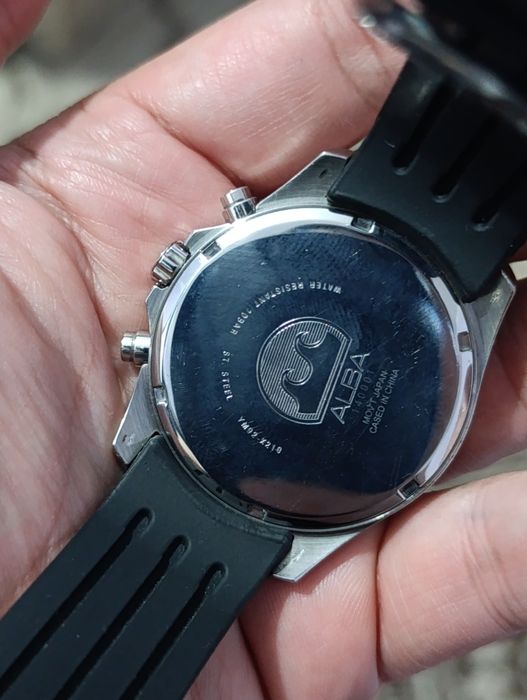 Alba соат сотилади